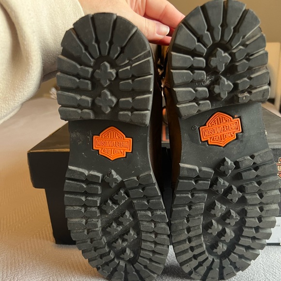 Harley Davidson Belhaven boots Size 7 in brown w/antique gold hardware. - Picture 9 of 12